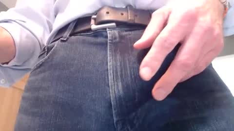 Snapshot of centerfield24 chatting on 03.06.25 Centerfield online show from 03.06.25