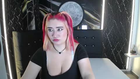Snapshot of cerecita_02 chatting on 05.21.26 Cerecita online show from 05.21.26