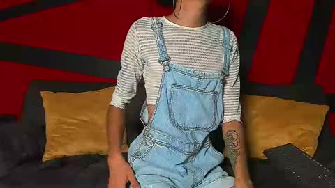 Snapshot of chaminelan chatting on 12.23.24 chaminelan online show from 12.23.24