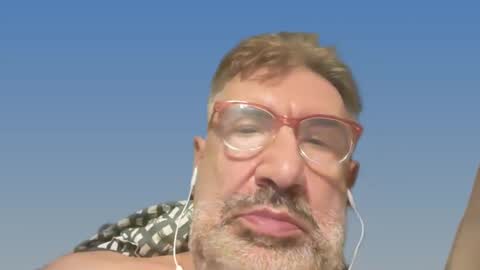 Snapshot of champsex305610 chatting on 02.14.25 champsex305610 online show from 02.14.25