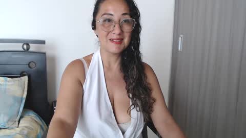 Snapshot of channel_moon9 chatting on 02.19.25 channel moon9 online show from 02.19.25