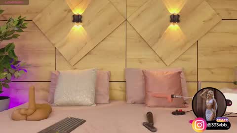 Snapshot of channelcrawford chatting on 09.09.25 ChannelCrawford online show from 09.09.25