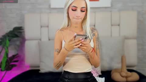 Snapshot of channelcrawford chatting on 10.02.25 ChannelCrawford online show from 10.02.25