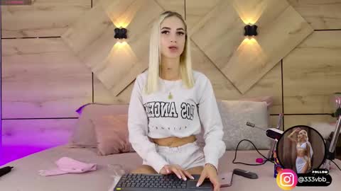 Snapshot of channelcrawford chatting on 10.23.25 ChannelCrawford online show from 10.23.25