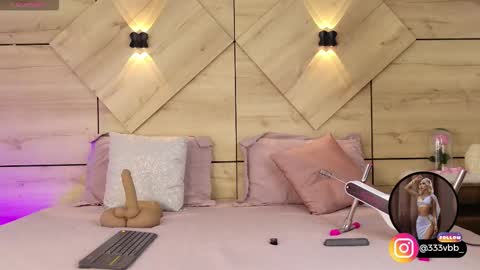 Snapshot of channelcrawford chatting on 12.17.25 ChannelCrawford online show from 12.17.25