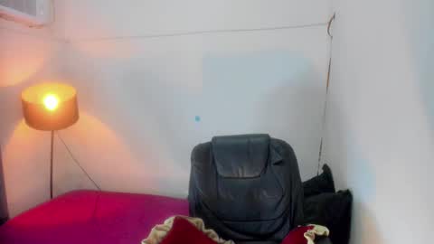 Snapshot of chantal_fuck chatting on 05.18.26 chantal_fuck online show from 05.18.26