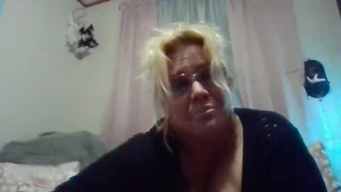 Ms. Behaving online show from 12.31.24