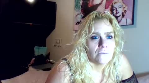 Ms. Behaving online show from 09.17.25