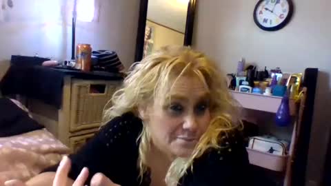 Ms. Behaving online show from 09.23.25