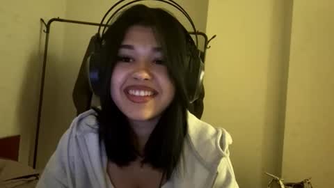 Snapshot of charalilleberg chatting on 12.03.25 Lola online show from 12.03.25