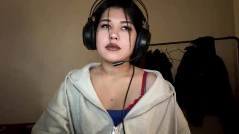 Snapshot of charalilleberg chatting on 12.05.25 Lola online show from 12.05.25