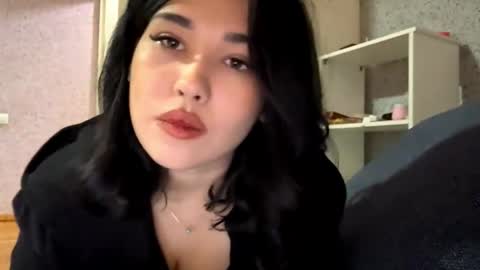 Snapshot of charalilleberg chatting on 12.20.25 Lola online show from 12.20.25