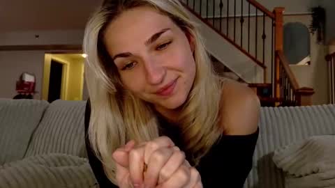 Snapshot of charbearxoxo chatting on 10.10.25 char online show from 10.10.25