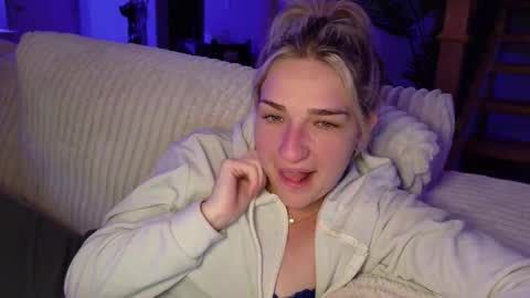 Snapshot of charbearxoxo chatting on 12.17.25 char online show from 12.17.25