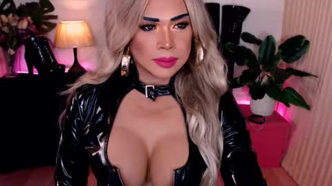 Snapshot of charismatic_apple chatting on 01.14.26 charismatic_apple online show from 01.14.26