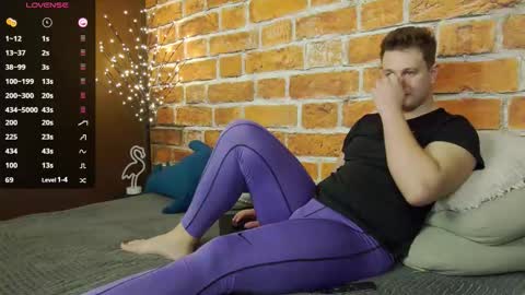 Snapshot of charlie_smiley chatting on 12.16.25 Charlie Smiley online show from 12.16.25