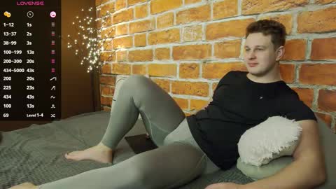 Snapshot of charlie_smiley chatting on 12.22.25 Charlie Smiley online show from 12.22.25