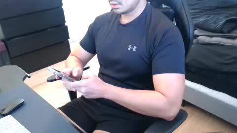 Snapshot of charliekkw chatting on 01.15.26 charliekkw online show from 01.15.26