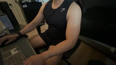 Snapshot of charliekkw chatting on 06.28.26 charliekkw online show from 06.28.26