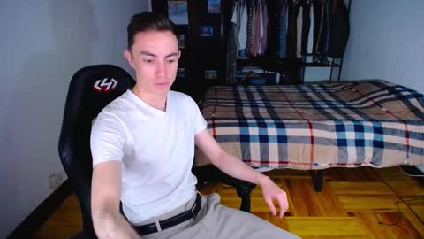 Snapshot of charlieseyer chatting on 02.02.25 carlos reyes online show from 02.02.25