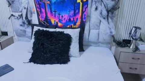 Snapshot of charlotte__g chatting on 10.24.25 charlotte online show from 10.24.25