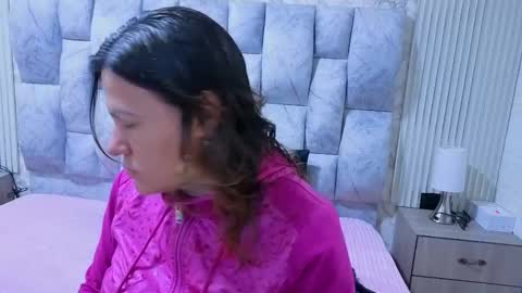 Snapshot of charlotte__g chatting on 11.06.25 charlotte online show from 11.06.25