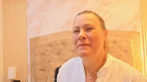 Snapshot of charlotte__g chatting on 11.10.25 charlotte online show from 11.10.25