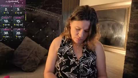 Snapshot of charlotte__g chatting on 11.15.25 charlotte online show from 11.15.25