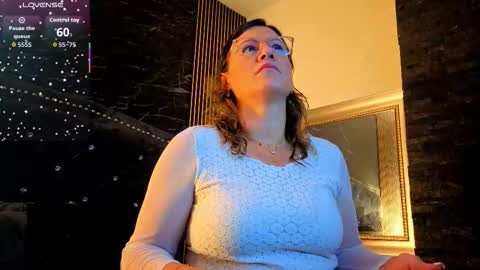 Snapshot of charlotte__g chatting on 11.16.25 charlotte online show from 11.16.25