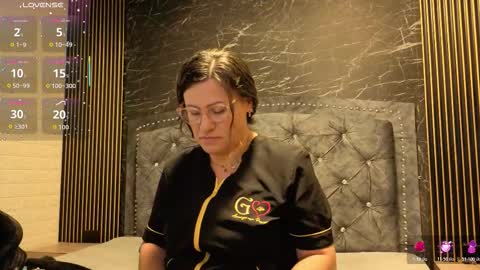 Snapshot of charlotte__g chatting on 11.19.25 charlotte online show from 11.19.25