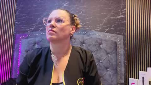 Snapshot of charlotte__g chatting on 11.20.25 charlotte online show from 11.20.25