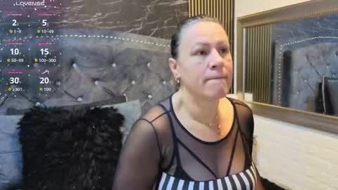 Snapshot of charlotte__g chatting on 11.22.25 charlotte online show from 11.22.25