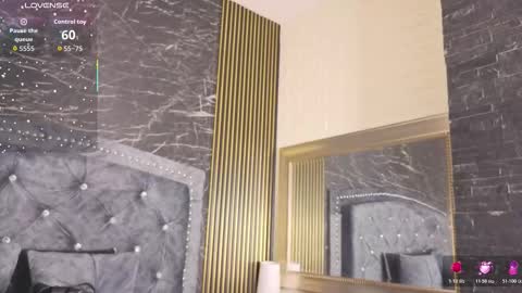 Snapshot of charlotte__g chatting on 12.20.25 charlotte online show from 12.20.25