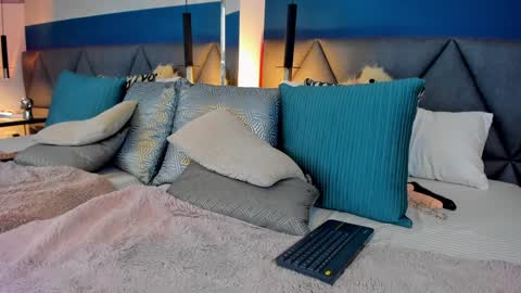 Charlotte online show from 01.12.25