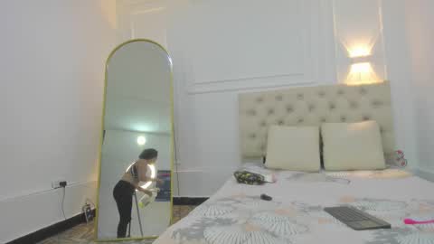 Snapshot of charlotte_dante212 chatting on 02.17.26 charlottte y dante online show from 02.17.26