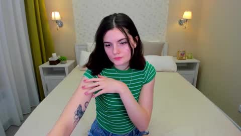 Snapshot of charlotte_mitchell chatting on 02.05.25 charlotte_mitchell online show from 02.05.25