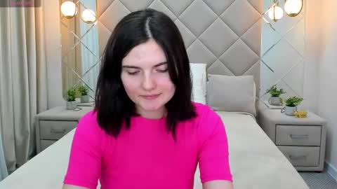 Snapshot of charlotte_mitchell chatting on 02.08.25 charlotte_mitchell online show from 02.08.25