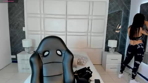 Snapshot of charlotte_whitee1 chatting on 05.19.26 Charlotte Everyday From 0700 to 1300 Col Time online show from 05.19.26