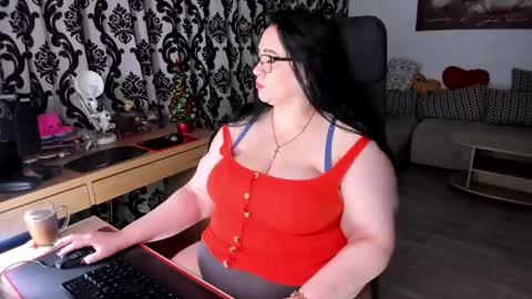 Snapshot of charlottediamonds chatting on 12.30.24 Charlotte Diamonds online show from 12.30.24