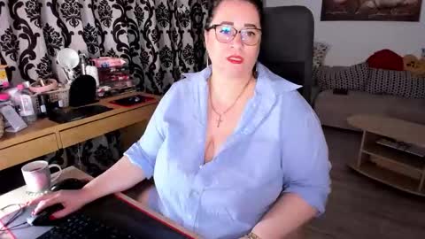 Snapshot of charlottediamonds chatting on 09.27.25 Charlotte Diamonds online show from 09.27.25