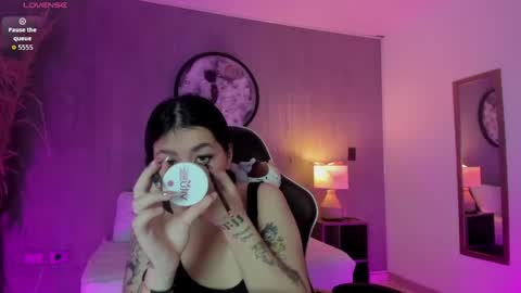 Snapshot of charlottee27_ chatting on 05.27.26 Charlottee online show from 05.27.26