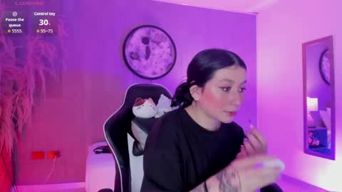 Snapshot of charlottee27_ chatting on 05.29.26 Charlottee online show from 05.29.26