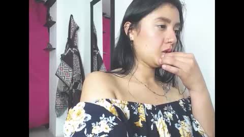 Snapshot of charlottekiss99 chatting on 12.14.25 charlottekiss99 online show from 12.14.25