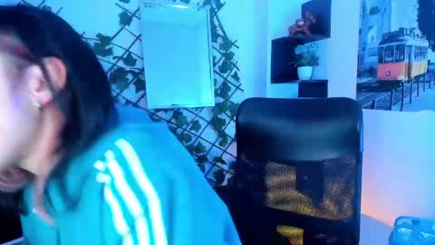 charlottestuart_ online show from 05.06.26