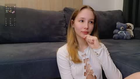 Snapshot of charming_evaa chatting on 04.21.26 Eva online show from 04.21.26