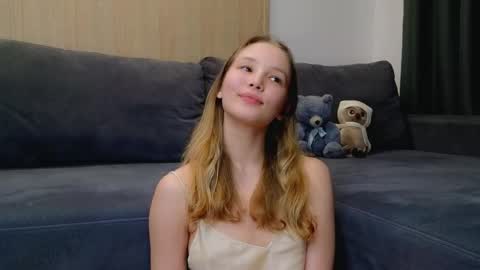 Snapshot of charming_evaa chatting on 04.28.26 Eva online show from 04.28.26