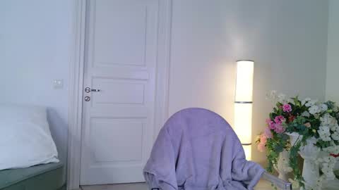 Snapshot of charming_ruru chatting on 04.05.26 Ruru online show from 04.05.26