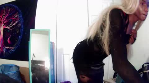 Snapshot of charr1barr chatting on 12.15.24 Miss Chocolate online show from 12.15.24