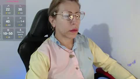 Snapshot of chayla_ruiz chatting on 06.25.26 CHAYLA VICTORIA RUIZ online show from 06.25.26