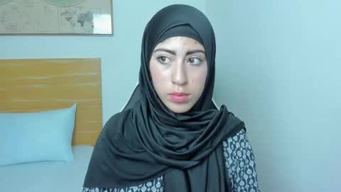 Snapshot of chaymae_nah chatting on 01.31.25 isabel online show from 01.31.25